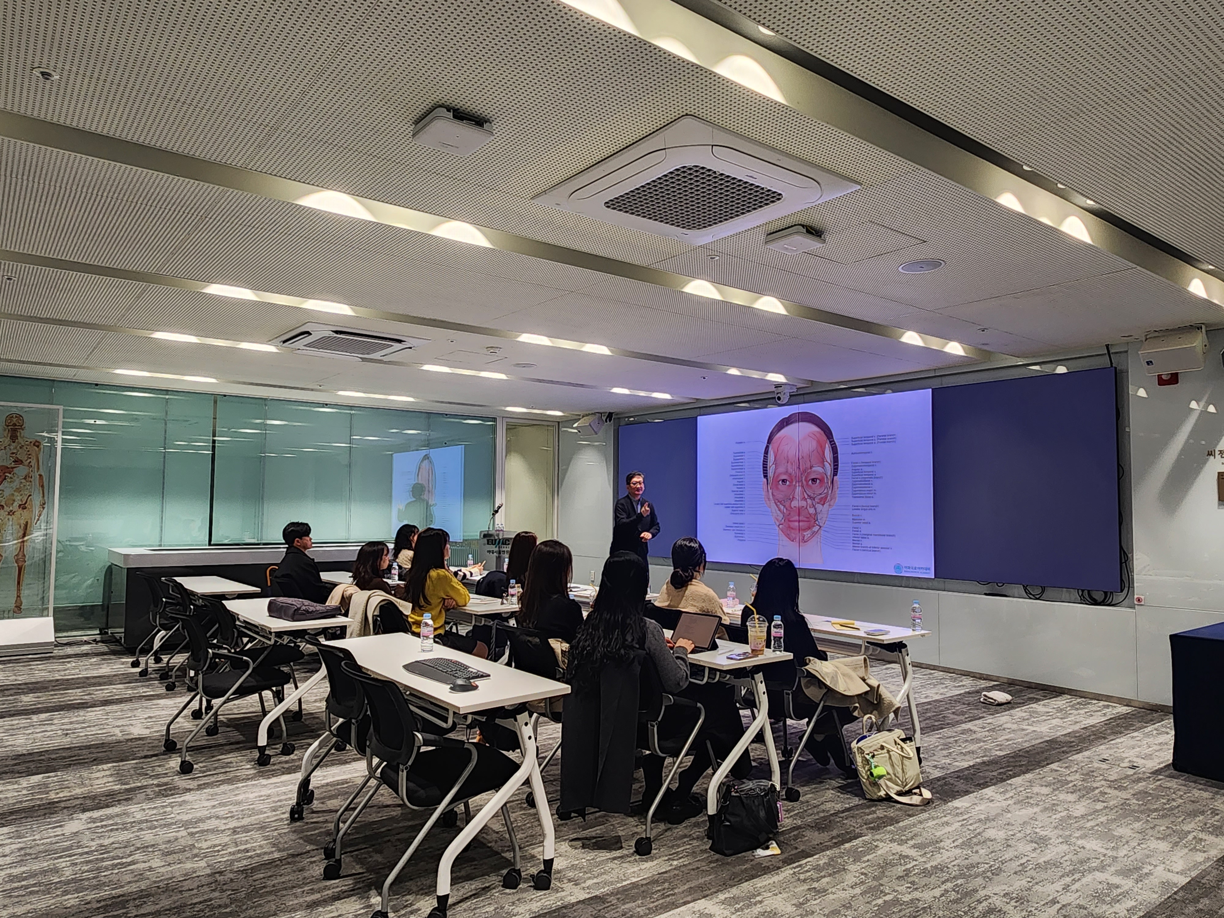 2026.03.03.[첨단산업 공동훈련센터]항노화 의약품 및 안면 기기 개발(2차) 교육 실시