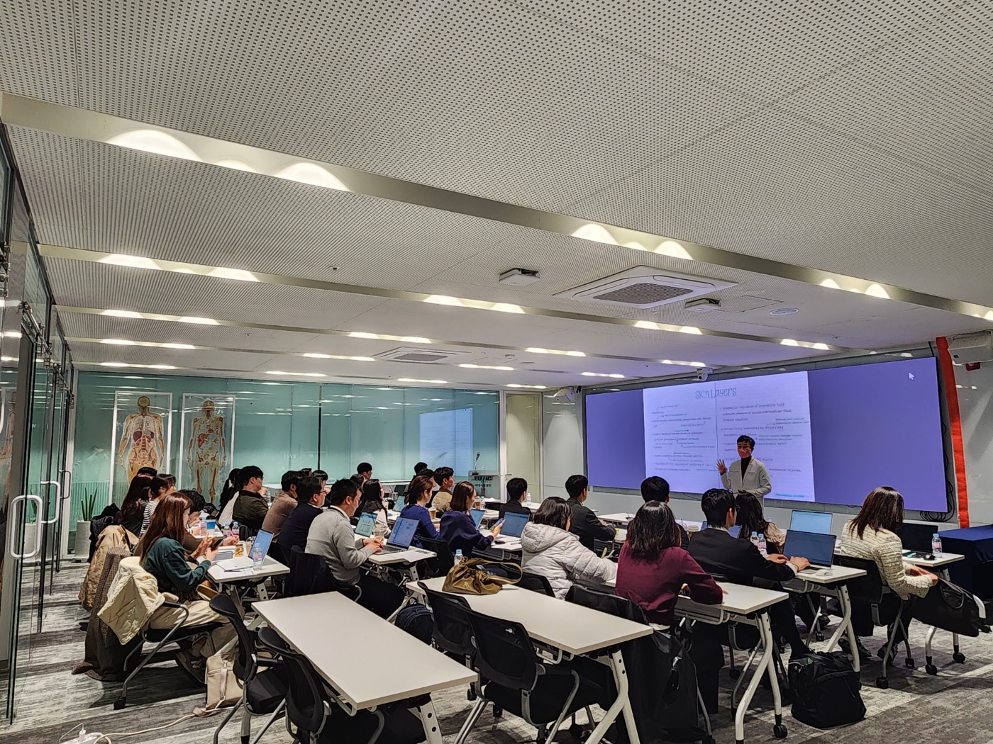 2026.03.13.[첨단산업 공동훈련센터]항노화 의약품 및 안면 기기 개발 교육 실시